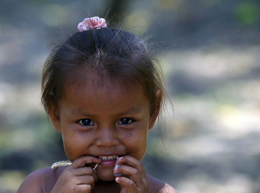 Reise in Bolivien, Indigenes Mädchen im Amazonasgebiet