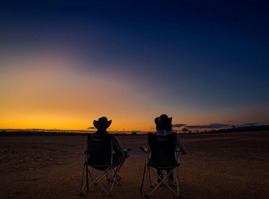 Reise in Australien, Malerischer Sonnenuntergang im Outback