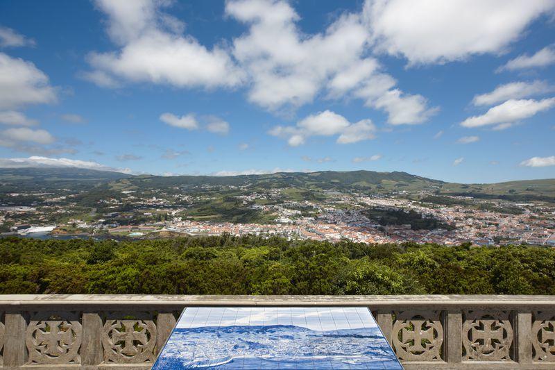 Reise in Portugal, Blick vom Monte Brasil auf Angra do Heroísmo