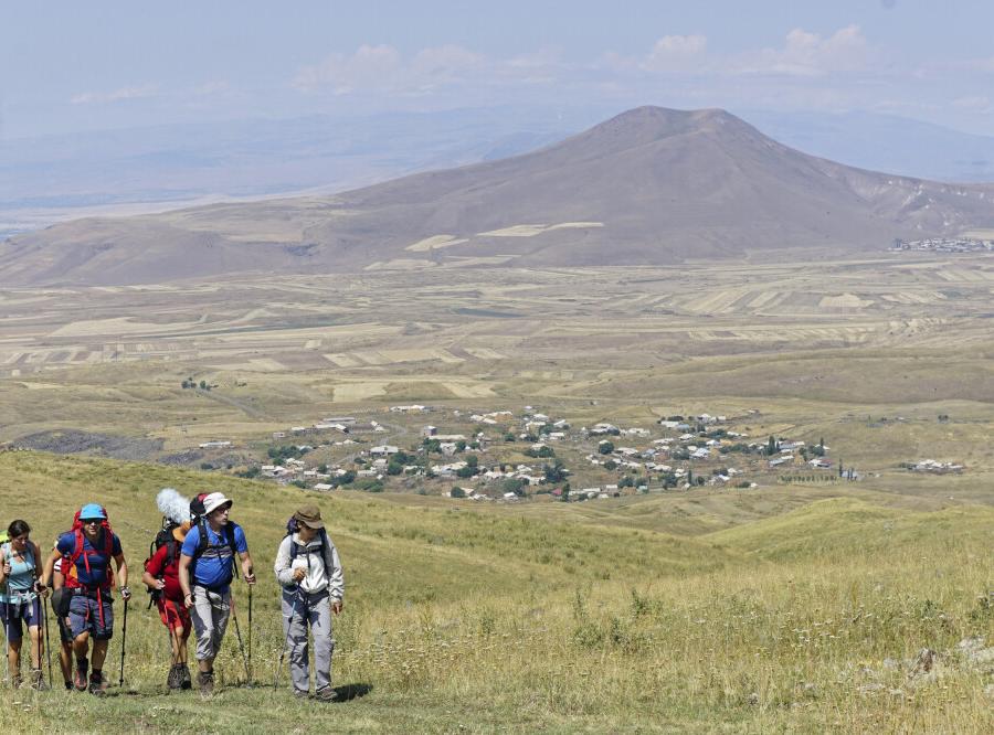 Reise in Armenien, Aufstieg in die Geghama-Berge