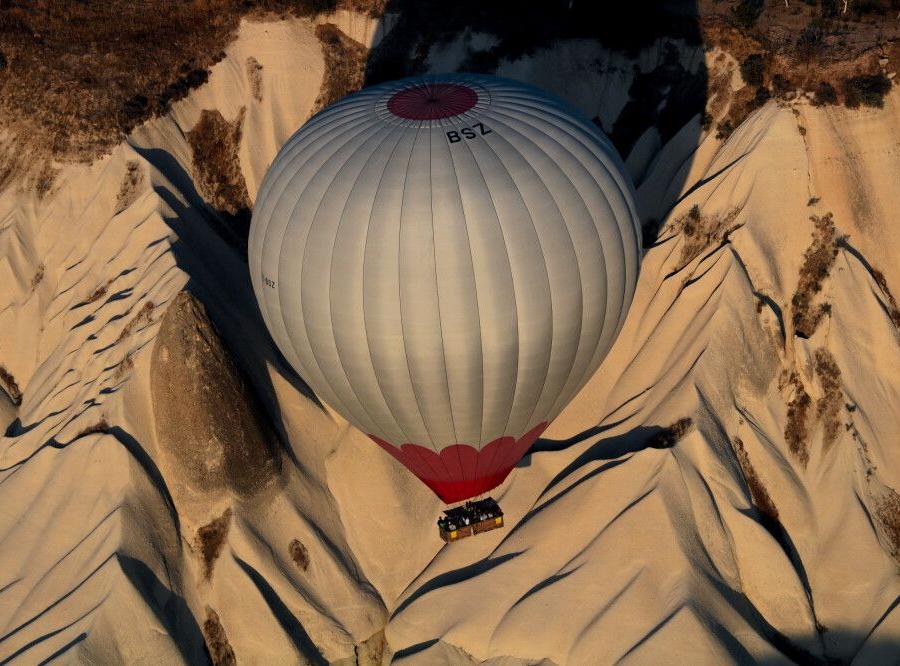 Reise in Türkei, Ballon in skurriler Landschaft