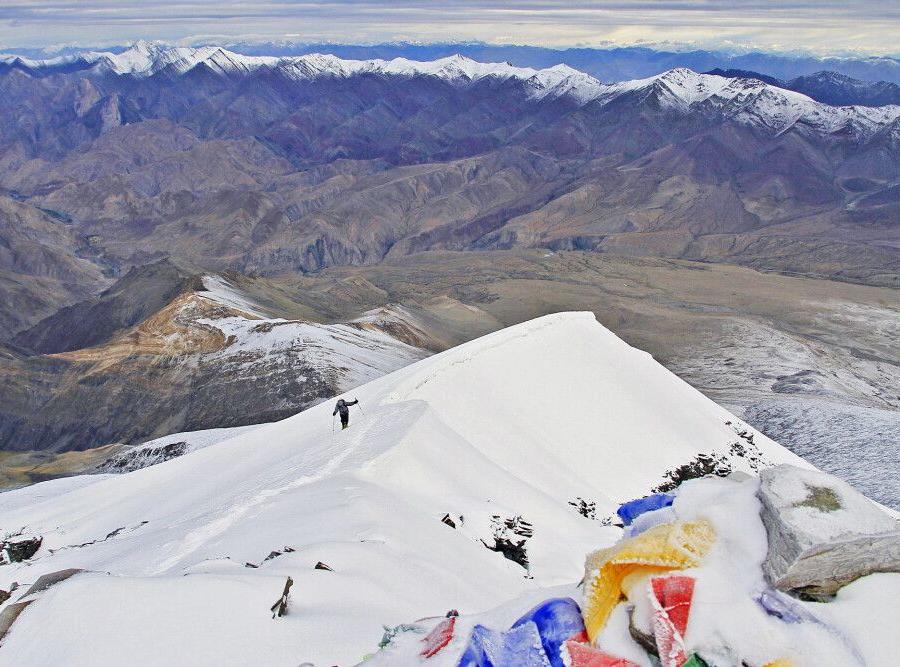 Reise in Indien, Blick vom Gipfel des Kang Yatze II auf die letzten Meter der Aufstiegsroute.