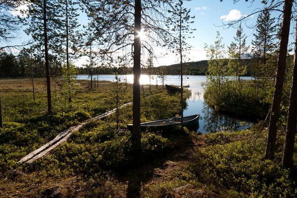Reise in Finnland, Lappland per Kanu, mit Huskys und zu Fuß