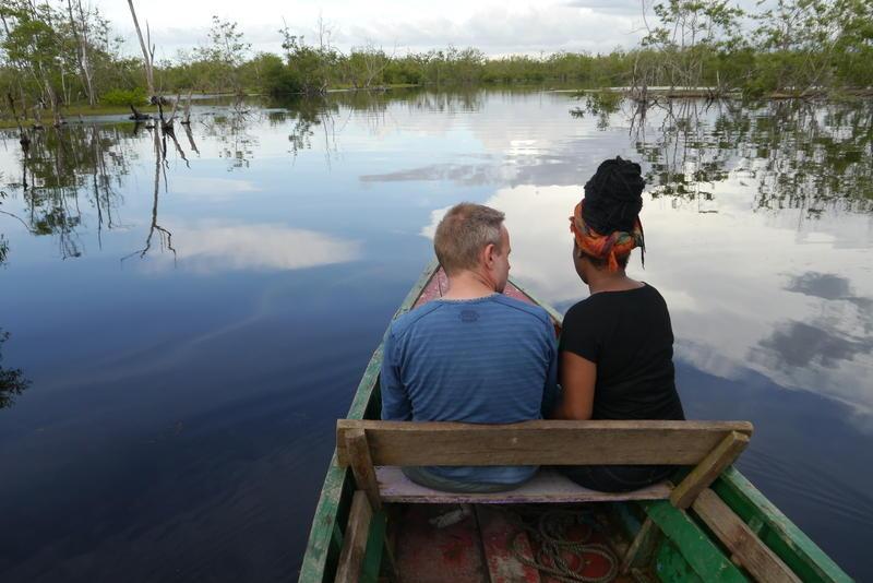 Reise in Suriname, Unsere Reisegruppe erkundet per Boot das Naturreservat Bigi Pan