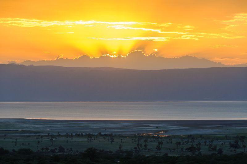 Reise in Tansania, Sonnenuntergang am Lake Eyasi in Tansania