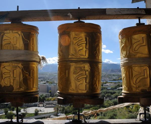 Reise in China, Gebetsmühlen in einem Lhamakloster in Tibet