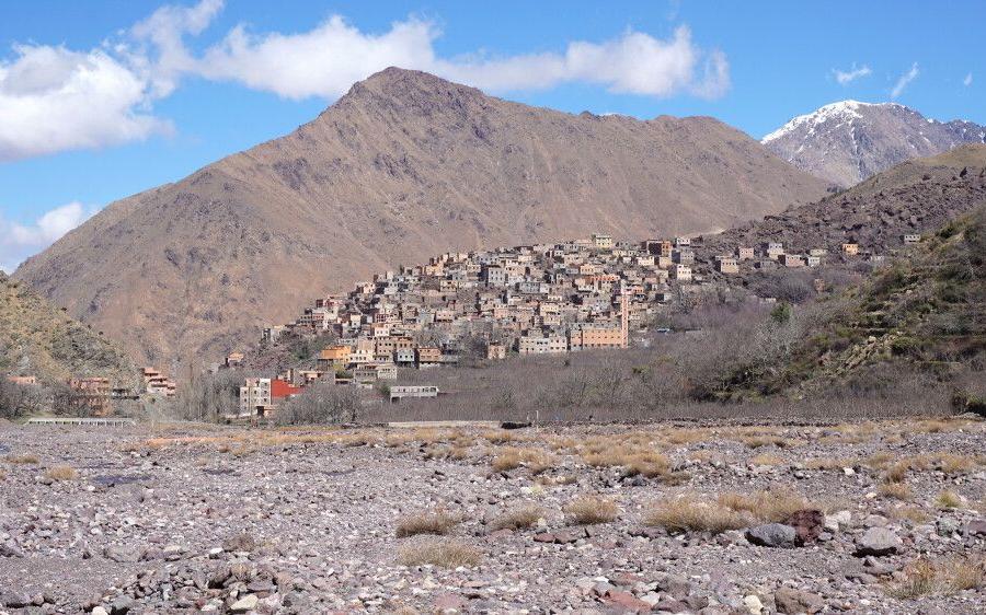 Reise in Marokko, Der Weg hinauf zum Jebel Toubkal führt durch die kleine Ortschaft Imlil.