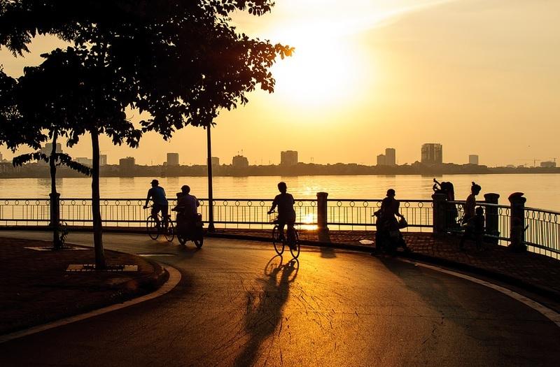 Reise in Vietnam, Sonnenuntergang am West-Lake in Hanoi