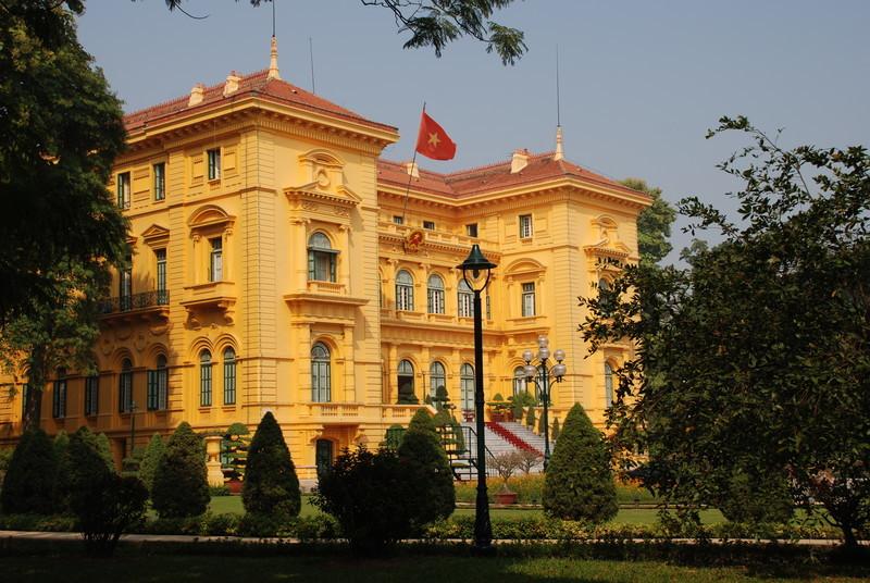 Reise in Vietnam, Vietnam-Stadterkundung in Hanoi mit Präsidentenpalast und Literaturtempel