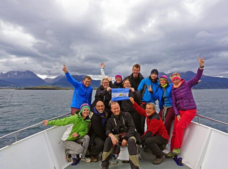 Reise in Argentinien, Gruppenfoto während der Schifffahrt auf dem Beagle-Kanal
